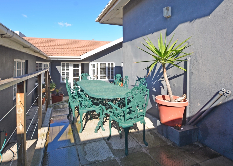4 Bedroom Property for Sale in Bloubergstrand Western Cape